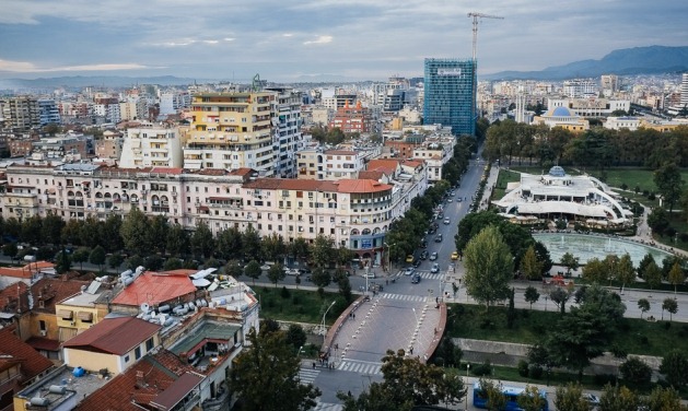 Tronditet tregu i pasurive te paluajtshme: Ikje nga kullat drejt ndertesave te uleta